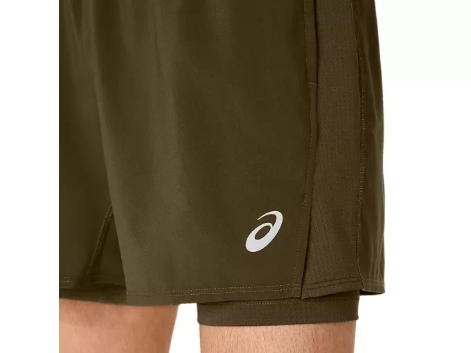 ASICS SILBERNE 2N1 5IN KURZE ASICS SILBERNE 2N1 5IN KURZE