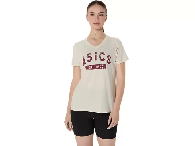 DAMEN-KURZARM-T-SHIRT MIT V-AUSSCHNITT „EST 1977“ DAMEN-KURZARM-T-SHIRT MIT V-AUSSCHNITT „EST 1977“