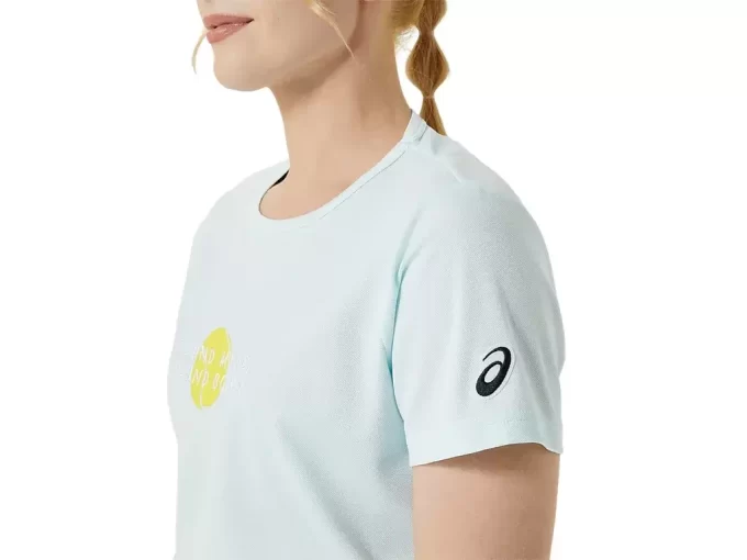 KLASSISCHES GRAFIK-T-SHIRT FÜR DAMEN KLASSISCHES GRAFIK-T-SHIRT FÜR DAMEN