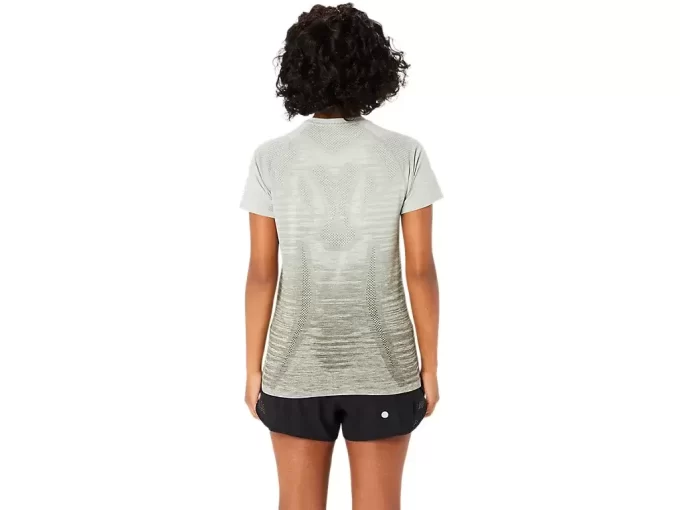 NAHTLOSES KURZARM-TOP FÜR DAMEN NAHTLOSES KURZARM-TOP FÜR DAMEN