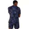 SAISONALES KURZARM-TOP MIT ALLOVER-PRINT