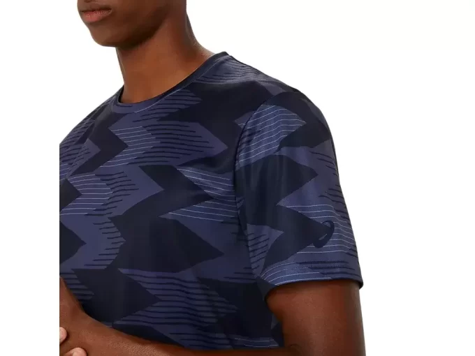 SAISONALES KURZARM-TOP MIT ALLOVER-PRINT