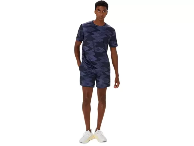SAISONALES KURZARM-TOP MIT ALLOVER-PRINT